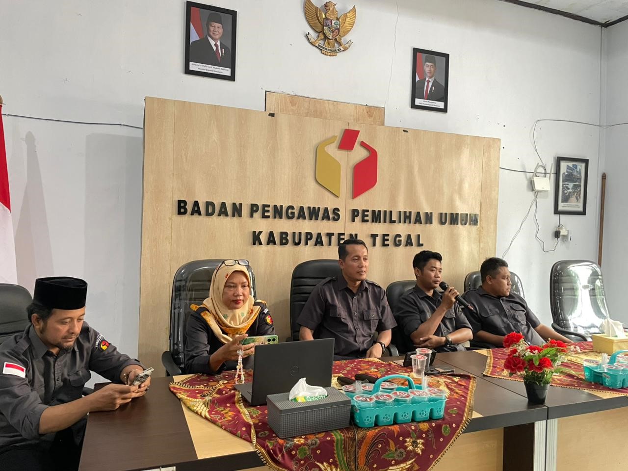 Konsolidasi Demokrasi & Penguatan Pemahaman Politik Masyarakat.