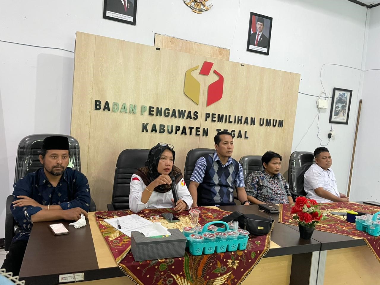 Perkuat Akuntabilitas, Bawaslu Kabupaten Tegal Gelar Pleno Penetapan Laporan Layanan Informasi Publik 2025