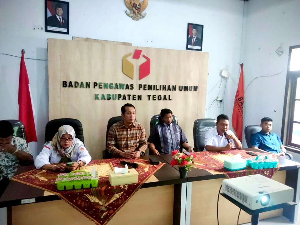 Bawaslu Kabupaten Tegal Bahas Pembuatan Video Praktik Baik Gelombang 2 dalam Rapat Pleno