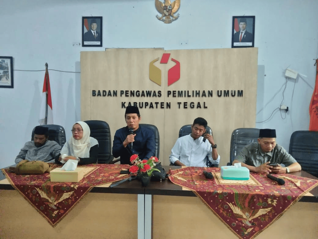 Apresiasi Kerjasama dan Kolaborasi , Ketua Bawaslu Kabupaten Tegal membuka Acara Puncak “Ngabuburit Pengawasan”