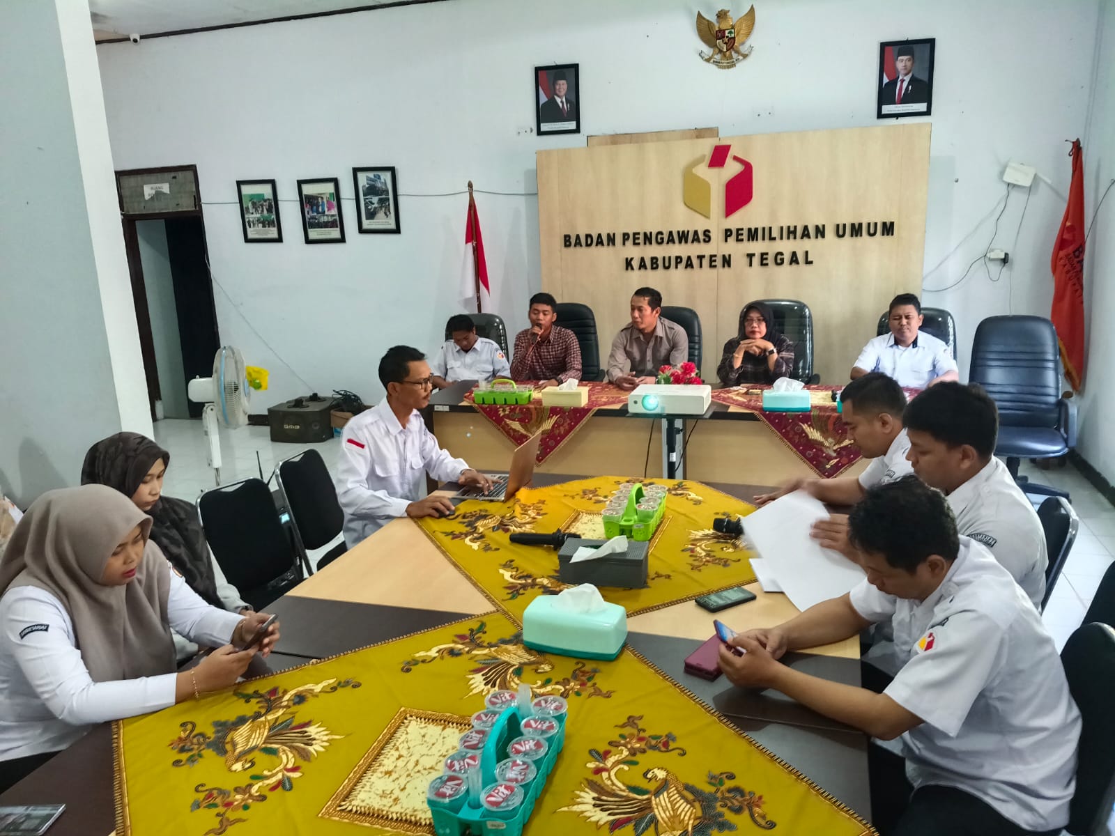 Bawaslu Kabupaten Tegal Gelar Rapat Pleno Bahas Persiapan Bimtek