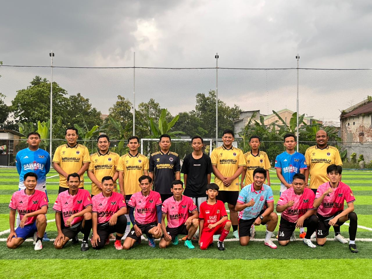 Bukan Rapat, Tapi Lari di Lapangan! Cara Unik Bawaslu Kabupaten Tegal Perkuat Soliditas di Bulan Syawal