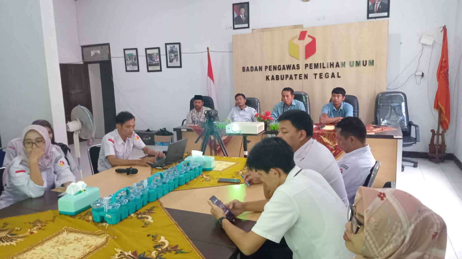 Pastikan Tata Kelola Transparan, Bawaslu Kabupaten Tegal Bahas Cuti Anggota dalam Pleno