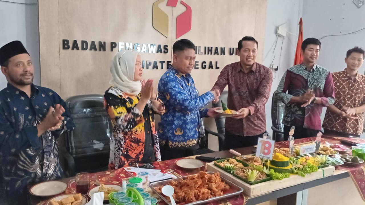 Rayakan HUT ke-18, Bawaslu Kabupaten Tegal Perkuat Semangat “Mengukuhkan Demokrasi”