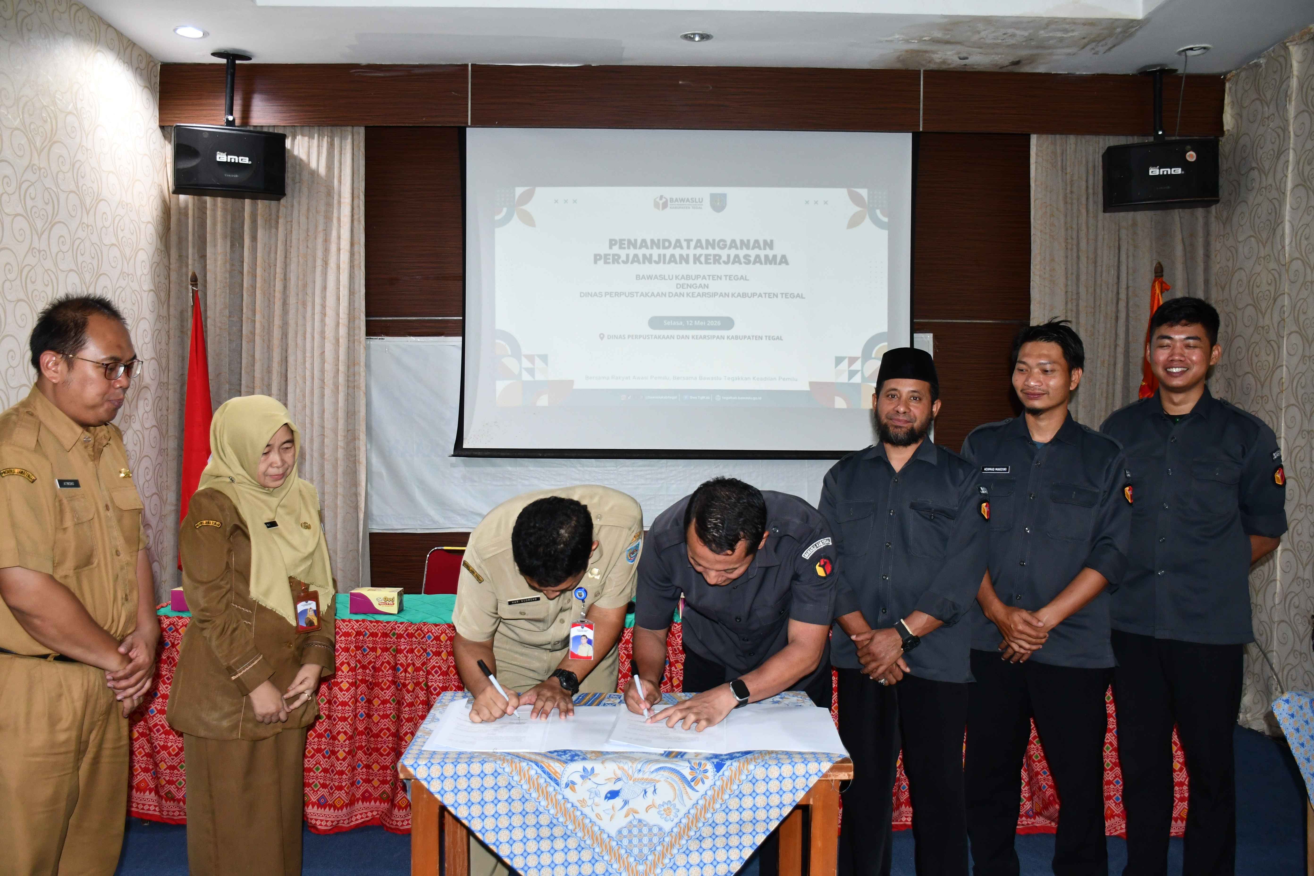 Bawaslu Kabupaten Tegal Jalin Kerja Sama dengan Dinas Perpustakaan dan Kearsipan Kabupaten Tegal