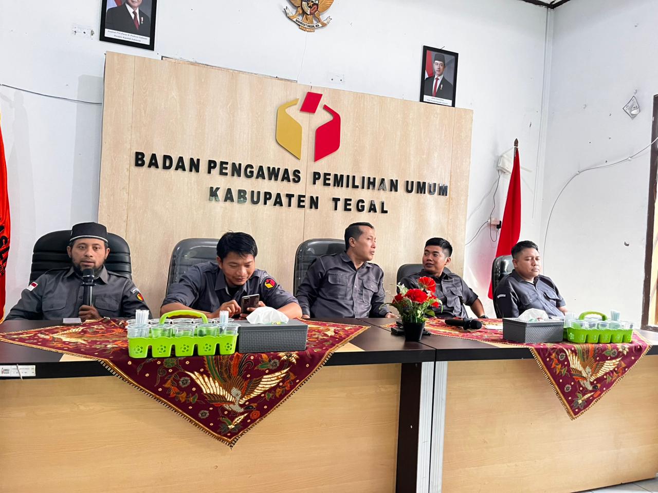 Perkuat Kesadaran Demokrasi, Bawaslu Kabupaten Tegal Gelar Rapat Pleno P2P