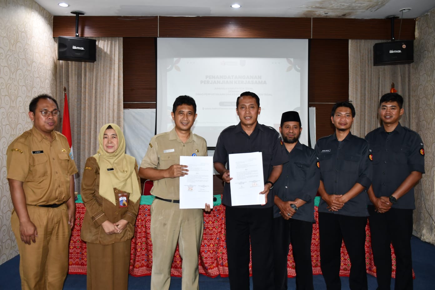 Bawaslu Kabupaten Tegal Gandeng Dinas Perpustakaan Dan Kearsipan Teken Kerja Sama Pengelolaan Arsip