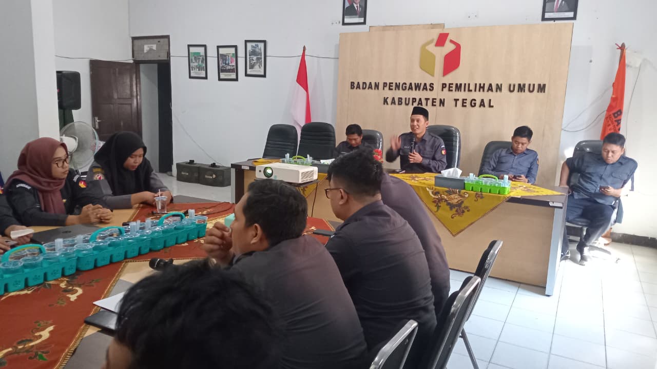 Perkuat Sinergi dan Konsolidasi Demokrasi, Bawaslu Kabupaten Tegal Gelar Rapat Internal