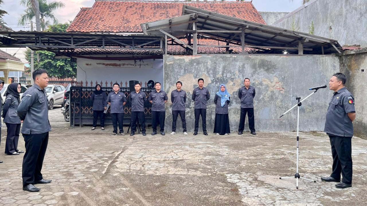 Melalui Apel Pagi, Bawaslu Kabupaten Tegal Perkuat Semangat Kontribusi dan Kebersamaan