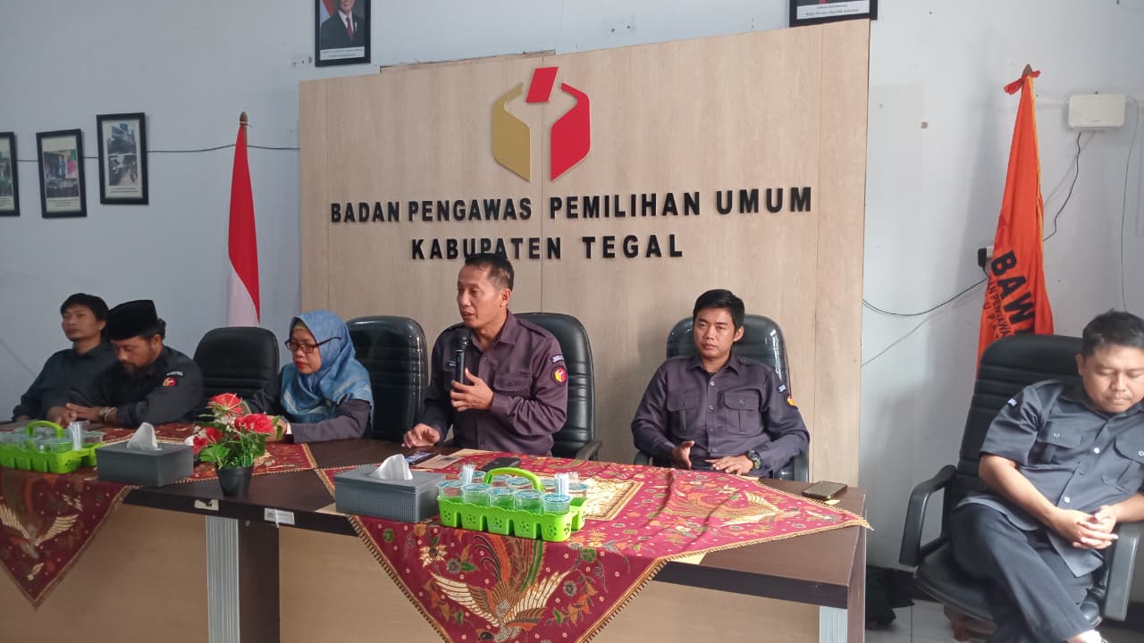 Bawaslu Kabupaten Tegal Perkuat Koordinasi melalui Rapat Internal Mingguan