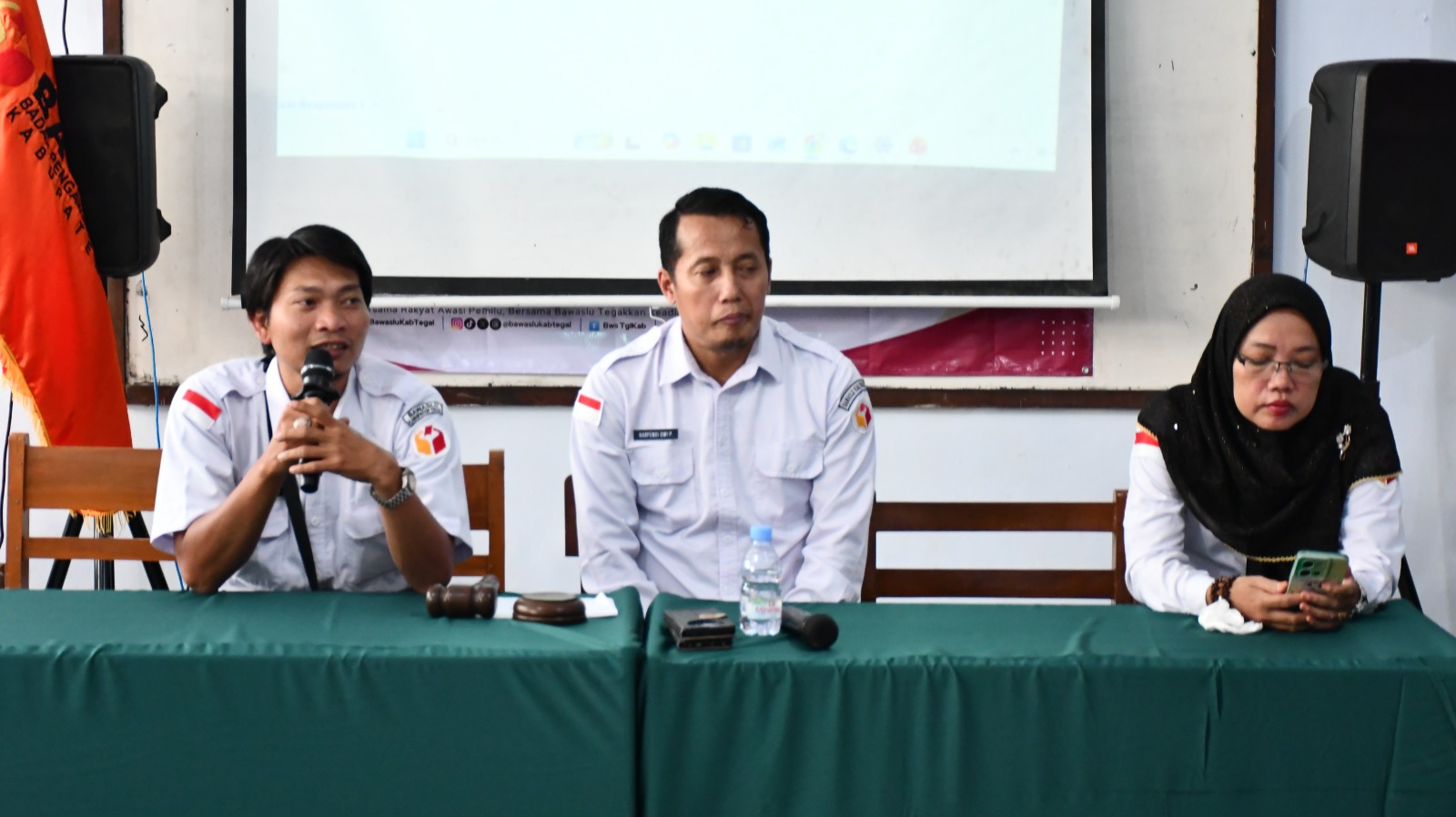 Mahasiswa UIBN Tegal Simulasikan Sidang Adjudikasi Sengketa Pemilu Bersama Bawaslu