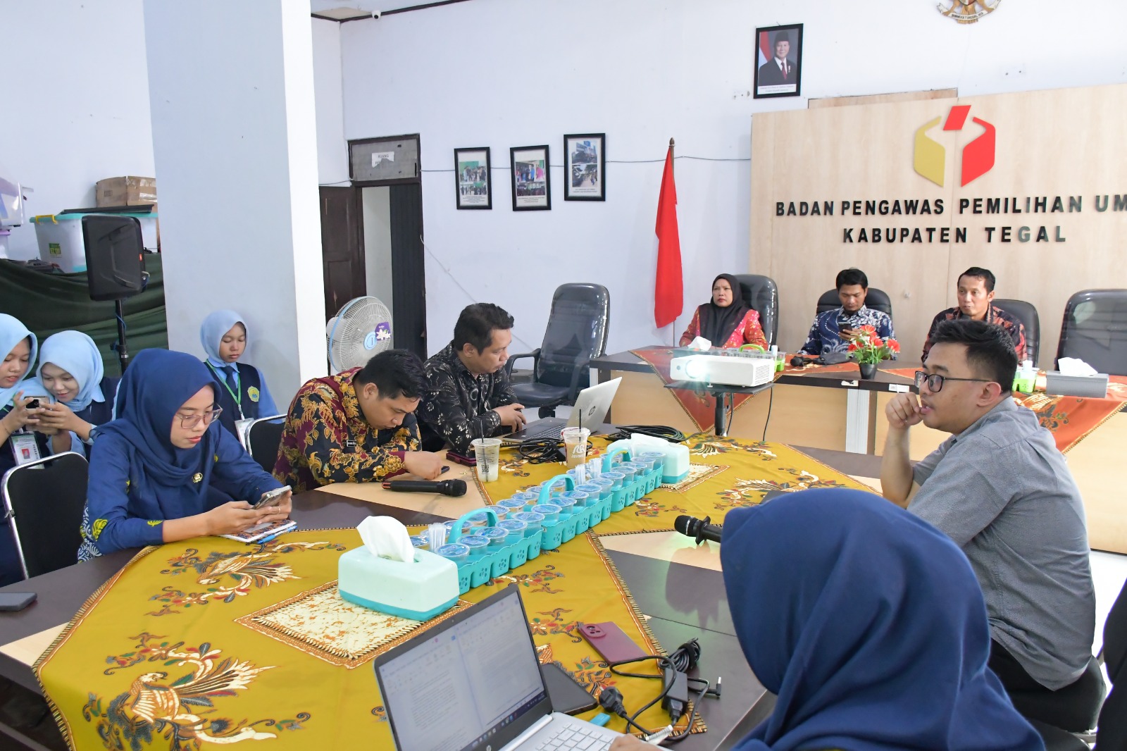Bawaslu Kabupaten Tegal Perkuat Strategi Pengawasan Tahapan Pemungutan dan Penghitungan Suara Melalui Diskusi Hukum