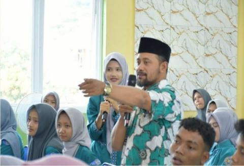 Bawaslu Kabupaten Tegal Latih Pemilih Pemula SMK Muhammadiyah Slawi Tangkal Hoaks Lewat Gim Interaktif