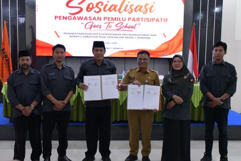 Tak Sekadar Sosialisasi Pemilu! Bawaslu Kabupaten Tegal dan SMK Negeri 1 Adiwerna Resmi Jalin Kerja Sama Pendidikan Demokrasi