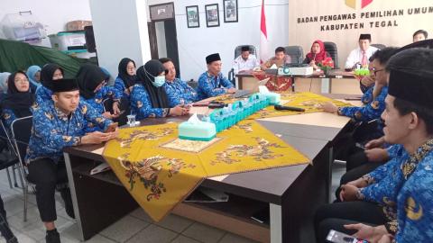 Matangkan Persiapan Sosialisasi Pengawasan Partisipatif Bersama Fatayat NU, Bawaslu Kabupaten Tegal Gelar Rapat Pleno