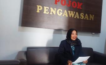 (Foto: - Yery Noveli/Radar Tegal Grup - Divisi Pencegahan, Parmas dan Humas Bawaslu Kabupaten Tegal, Sri Anjarwati MKom saat menyampaikan soal pegawasan petugas Pantarlih Pilkada Serentak 2024 di Kabupaten Tegal dalam pelaksanaan coklit.)