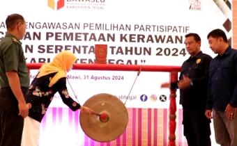 Peluncuran Pemetaan Kerawanan Pemilihan Tahun 2024 di Kabupaten Tegal Ditandai Dengan Pemukulan Gong.