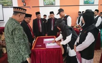 Panwaslu Kec. Bojong lantik PTPS se-Kecamatan Bojong, Ketua Bawaslu kabupaten tegal Ingatkan Netralitas 