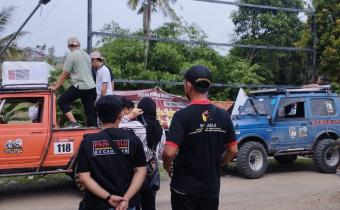 Didampingi Pimpinan Bawaslu Kabupaten Tegal, Panwaslu Kecamatan Jatinegara Melakukan Pengawasan Pendistribusian Logistik ke Daerah Terpencil di Kecamatan Jatinegara