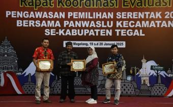 Rapat Koordinasi Evaluasi Pengawasan Tahapan Pemilihan Serentak Tahun 2024 Dengan Panwaslu Kecamatan.