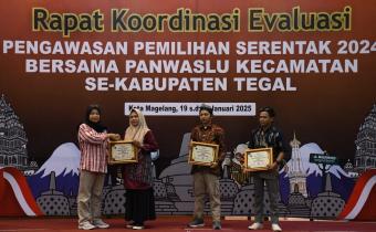 Evaluasi Pengawasan, Panwaslu Kecamatan Tarub Raih Penghargaan Kehumasan Terbaik pada Pemilihan Serentak 2024