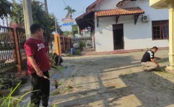 Bawaslu Kabupaten Tegal Gelar Kegiatan Jumat Bersih di Halaman Kantor