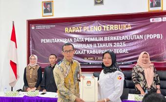 Bawaslu Kabupaten Tegal Hadiri Rapat Pleno Pemutakhiran Data Pemilih Berkelanjutan (PDPB) Bersama KPU
