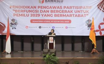 Anggota Bawaslu Lolly Suhenty saat membuka Kick-Off P2P dengan tema 'Berfungsi dan Bergerak untuk Pemilu 2029 yang Bermartabat' pada Senin (7/7/2025)/Foto: Publikasi dan Pemberitaan Bawaslu