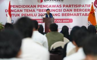Anggota Bawaslu Totok Hariyono saat memberi arahan dalam kegiatan Pendidikan Pengawasan Partisipatif (P2P) bertema “Berfungsi dan Bergerak untuk Pemilu 2029 yang Bermartabat”di Serang, Banten, Selasa (15/7/2025)/Foto: Publikasi dan Pemberitaan Bawaslu