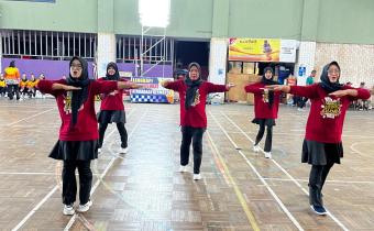 Bawaslu Kabupaten Tegal Ramaikan Cabor Senam di Merdeka Fest 2025