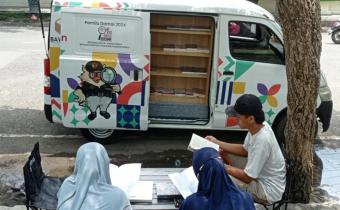 Bawaslu Kabupaten Tegal Hadir di Alun-Alun Hanggawana Slawi, Edukasi Warga Melalui Mobil Pojok Pengawasan