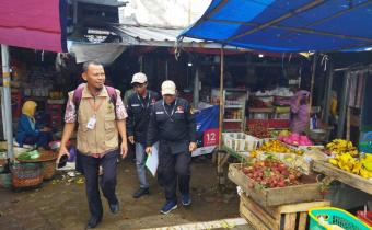 Panwaslu Kecamatan Jatinegara Melakukan Patroli Kawal Hak Pilih di Pasar Jatinegara