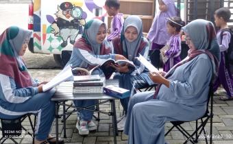 Guru PAUD Antusias Sambut Mobil Pojok Pengawasan Bawaslu