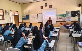 Cerdas Memilih, Berani Mengawasi: Bawaslu Kabupaten Tegal Adakan Sosialisasi di SMA N 1 Warureja.