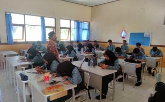 Bangun Kesadaran Politik Pelajar, Bawaslu Kabupaten Tegal Goes to School Hadir di SMA N 1 Warureja