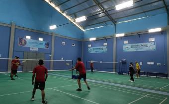 Peringati Hari Olahraga Nasional Bawaslu Kabupaten Tegal Gelar Pertandingan Bulutangkis