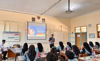 Bawaslu Kabupaten Tegal Dorong Pemilih Pemula Jadi Pengawas Partisipatif Melalui Program Goes to School