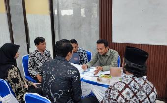 Koordinator Divisi SDM dan Organisasi Bawaslu Provinsi Jawa Tengah Tekankan Ketajaman Analisis dan Orisinalitas Laporan Penguatan Kelembagaan