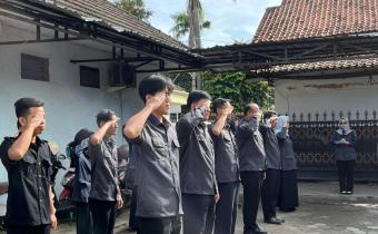Apel Pagi Bawaslu Tegal: Penguatan Disiplin, Profesionalitas, dan Pembinaan Mahasiswa Magang