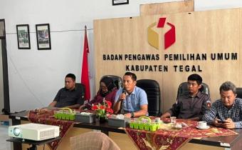 Ketua Bawaslu Kabupaten Tegal Tekankan Pentingnya Data Pemilih Bersih pada Rakor Pengawasan PDPTB Berkelanjutan Triwulan IV