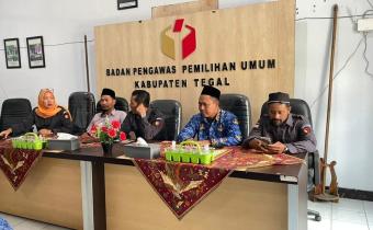 Rapat Internal Awal Bulan, Bawaslu Kabupaten Tegal Susun Strategi Pengawasan dan Kehumasan Desember 2025
