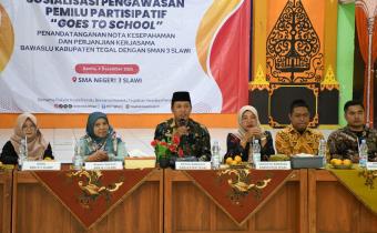 Buta Politik Lebih Berbahaya: Ketua Bawaslu Kabupaten Tegal Ajak Siswa SMA 3 Slawi Melek Demokrasi Sejak Dini