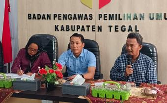 Bawaslu Kabupaten Tegal Gelar Rapat Pengawasan PDPB Triwulan IV, KPU Kabupaten Tegal Laporkan Data Pemilih Bersih dari Ganda dan TMS