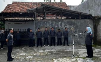 Sri Anjarwati Tegaskan Komitmen Kerja Dalam Apel Pagi