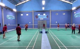 Bawaslu Kabupaten Tegal Gelar Olahraga Bersama Bulutangkis dalam Program “Jumat Sehati”