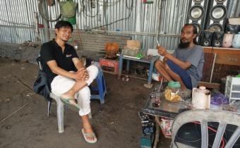 Sambangi Pengepul Barang Bekas, Ingatkan Bahaya Politik Uang