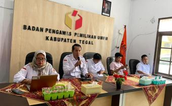 Bawaslu Kabupaten Tegal Gelar Rapat Pleno Review dan Penetapan Video Praktik Baik Gelombang I