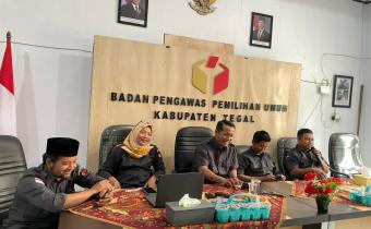 Rapat Internal, Bawaslu Kabupaten Tegal Perkuat Pengawasan Pemilu dan Disiplin Kinerja