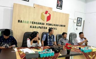 Arahan Kepala Sekretariat terkait Laporan Layanan Informasi Publik (LIP) Bawaslu Kabupaten Tegal
