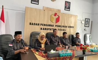 Penyampaian Statement Kordiv SDMOD Bawaslu Kabupaten Tegal Dalam Rapat Internal Rutinan